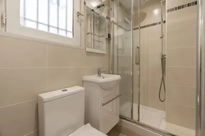 Salle de bains dans l'établissement Appartement cosy canal Saint Martin