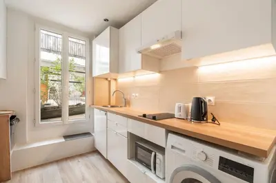 Cuisine ou kitchenette dans l'établissement Appartement cosy canal Saint Martin