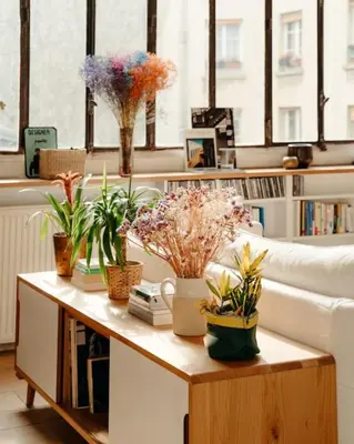 Coin salon dans l'établissement Sublime loft avec verrières sur le Canal St Martin