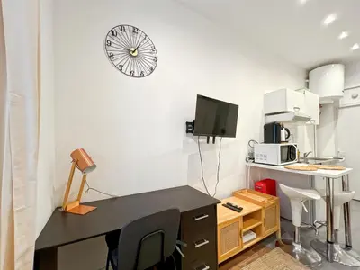 Cuisine ou kitchenette dans l'établissement Functional apartment, Belleville, Paris 11