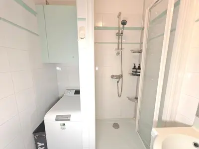 Salle de bains dans l'établissement 3 pièces proche Tour Eiffel
