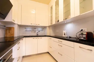 Cuisine ou kitchenette dans l'établissement 5-bedroom spacious and cosy flat close to the Eiffel Tower