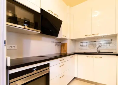 Cuisine ou kitchenette dans l'établissement 5-bedroom spacious and cosy flat close to the Eiffel Tower