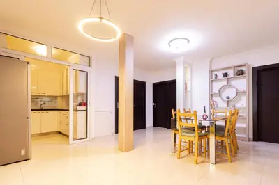 Cuisine ou kitchenette dans l'établissement 5-bedroom spacious and cosy flat close to the Eiffel Tower