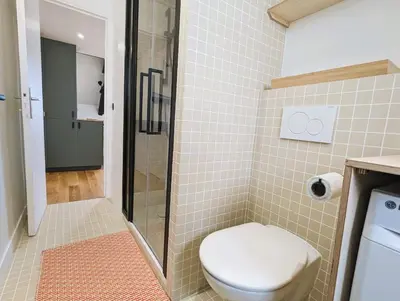 Salle de bains dans l'établissement Appart sur les toits de Paris - Marais Volta