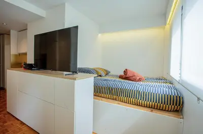 Télévision ou salle de divertissement dans l'établissement Elegant Escape in Paris 14th