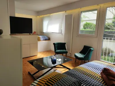 Télévision ou salle de divertissement dans l'établissement Elegant Escape in Paris 14th
