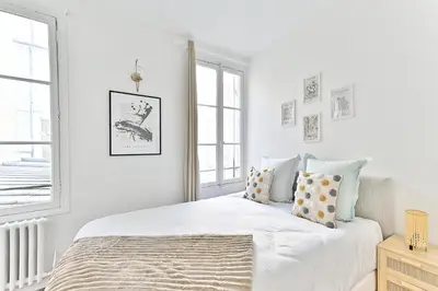 Un ou plusieurs lits dans un hébergement de l'établissement Appartement parisien spacieux #Marais #Rivoli