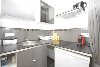Cuisine ou kitchenette dans l'établissement Studio Opera-Bourse