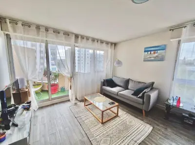 Coin salon dans l'établissement Appartement 58m2 lumineux en face du Parc des expositions