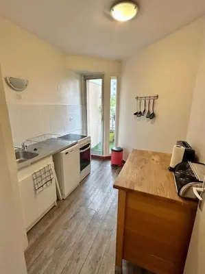 Cuisine ou kitchenette dans l'établissement Appartement 58m2 lumineux en face du Parc des expositions