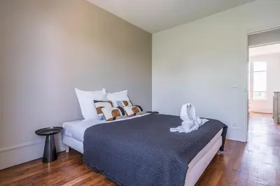 Un ou plusieurs lits dans un hébergement de l'établissement Appartement spacieux Vue sur Tour Effeil - Puteaux