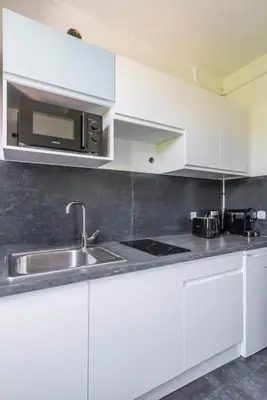 Cuisine ou kitchenette dans l'établissement Appartement spacieux Vue sur Tour Effeil - Puteaux