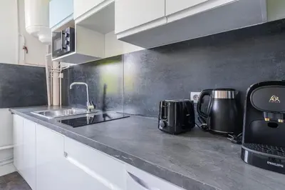 Cuisine ou kitchenette dans l'établissement Appartement spacieux Vue sur Tour Effeil - Puteaux