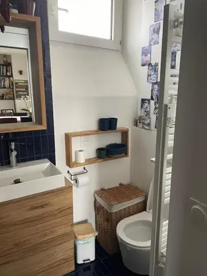 Salle de bains dans l'établissement Deux pièces lumineux calme, vue sur le ciel !