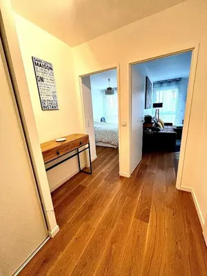 Télévision ou salle de divertissement dans l'établissement New & serene 1-bedroom apart near #LaDéfenseParis #Parking&Fibre