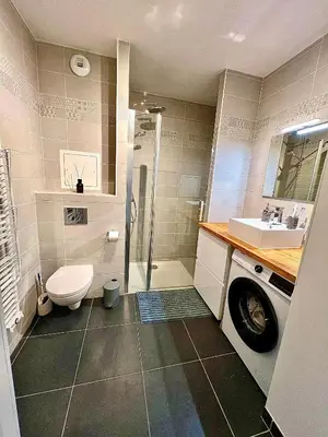 Salle de bains dans l'établissement New & serene 1-bedroom apart near #LaDéfenseParis #Parking&Fibre