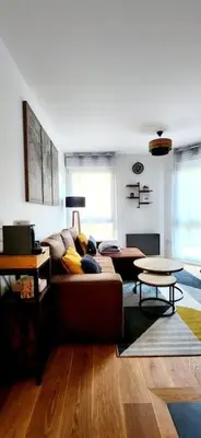 Coin salon dans l'établissement New & serene 1-bedroom apart near #LaDéfenseParis #Parking&Fibre