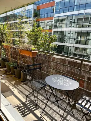 Balcon ou terrasse dans l'établissement Deux pièces spacieux - Métro ligne 14 à 50m