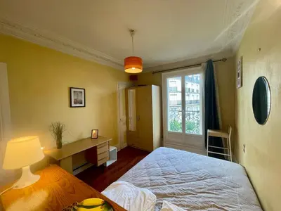 Un ou plusieurs lits dans un hébergement de l'établissement Appartement Convention 5 Paris