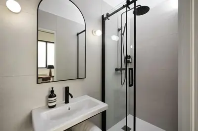 Salle de bains dans l'établissement Stylish Loft - 2BR and 2BA