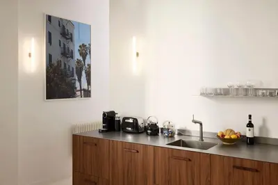 Cuisine ou kitchenette dans l'établissement Stylish Loft - 2BR and 2BA