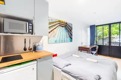 Cuisine ou kitchenette dans l'établissement Charming stay in the 16th