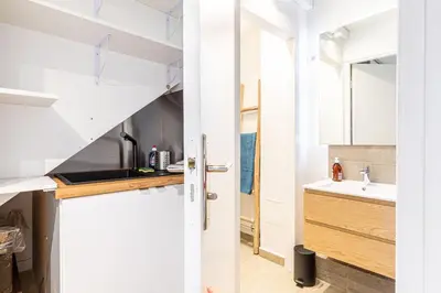 Cuisine ou kitchenette dans l'établissement Charming stay in the 16th