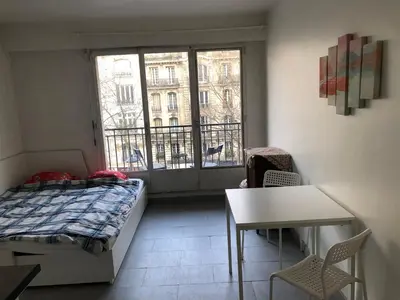 Un ou plusieurs lits dans un hébergement de l'établissement Beautiful studio next to metro