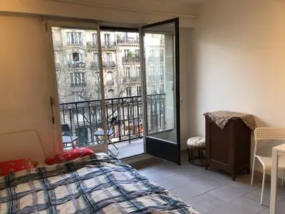 Un ou plusieurs lits dans un hébergement de l'établissement Beautiful studio next to metro