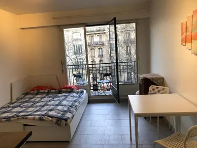 Un ou plusieurs lits dans un hébergement de l'établissement Beautiful studio next to metro