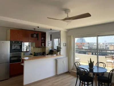 Cuisine ou kitchenette dans l'établissement Home F8 - Terrace Paris's view, Eiffel Tower area
