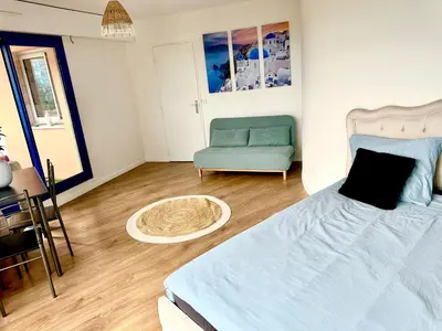 Un ou plusieurs lits dans un hébergement de l'établissement Paris La Défense - Santorin Apartment with jacuzzi