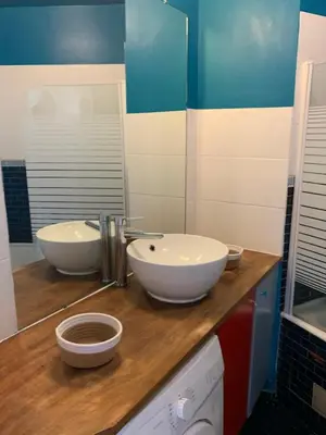 Salle de bains dans l'établissement Paris La Défense - Santorin Apartment with jacuzzi