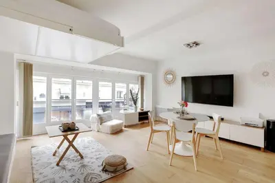 Télévision ou salle de divertissement dans l'établissement Cozy studio - 2P - Place de la Bourse
