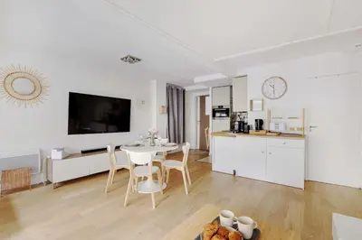 Cuisine ou kitchenette dans l'établissement Cozy studio - 2P - Place de la Bourse