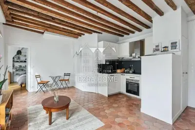 Cuisine ou kitchenette dans l'établissement Élégant 2 Pièces avec Cour Pavée