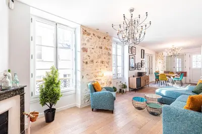 Coin salon dans l'établissement GuestReady - Bright Retreat near the Wall of Love