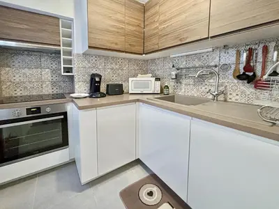 Cuisine ou kitchenette dans l'établissement Luxury Apartment Paris Saint-Honoré - Rentaway BnB
