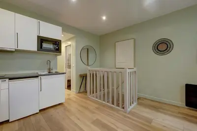 Cuisine ou kitchenette dans l'établissement Place de la Nation Cozy 2BD Duplex
