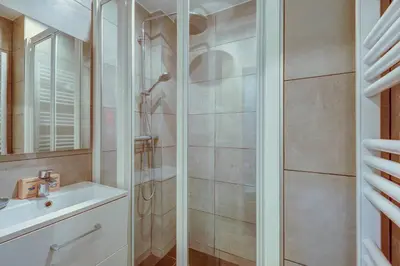Salle de bains dans l'établissement Place de la Nation Cozy 2BD Duplex