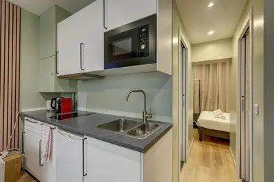 Cuisine ou kitchenette dans l'établissement Place de la Nation Cozy 2BD Duplex