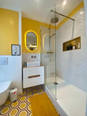 Salle de bains dans l'établissement studio lumineux - Jonquière