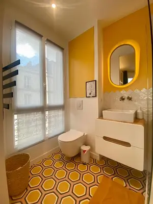 Salle de bains dans l'établissement studio lumineux - Jonquière