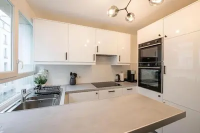 Cuisine ou kitchenette dans l'établissement Magnifique appartement au cœur du 5ème arrondissement de Paris