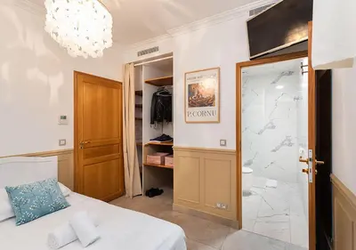 Un ou plusieurs lits dans un hébergement de l'établissement Le Pavillon Ponthieu - Champs-Élysées