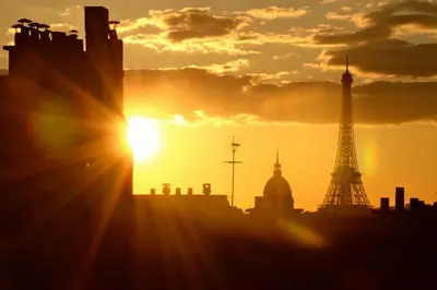 Lever ou coucher de soleil vu de l'appartement ou à proximité