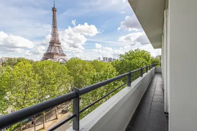 Balcon ou terrasse dans l'établissement New York-Superbe appartement vue Tour Eiffel pont de l'Alma
