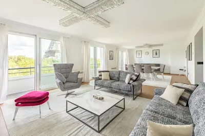 Coin salon dans l'établissement New York-Superbe appartement vue Tour Eiffel pont de l'Alma