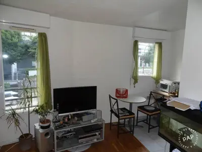 Télévision ou salle de divertissement dans l'établissement Pret à usage & Commodat Chatillon Maison blanche - 30 nuitées minimum - Salarié mobilité ou étudiant stagiaire